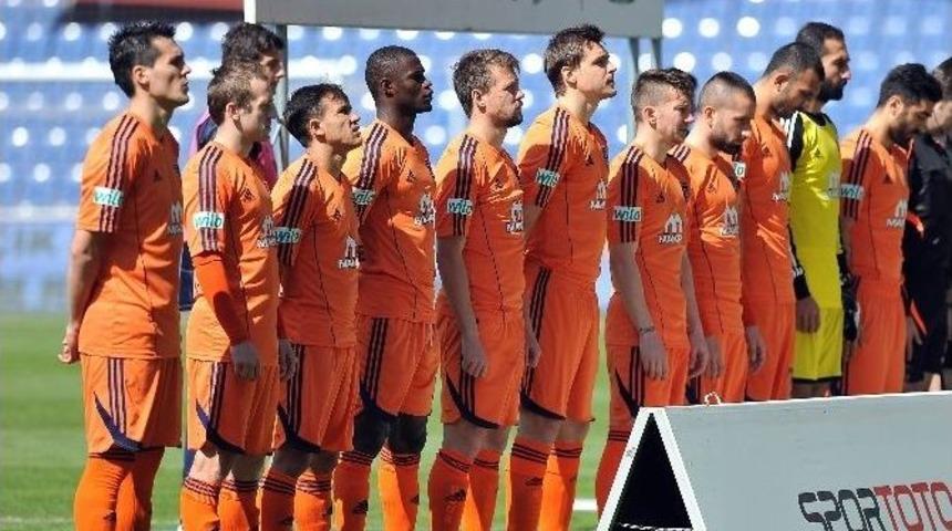 İstanbul Başakşehir 8 Futbolcusunu Milli Takımlara G&ouml;nderdi