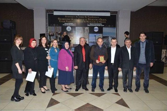 Pakmaya Muzaffer İncekara Okulu’ndan Üzülmez’e Teşekkür Plaketi