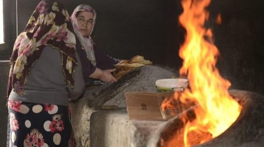 Kadınlar Tandır &Uuml;retimine Başladı