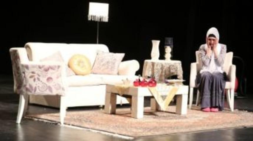 &ldquo;bakarsın Bulutlar Gider&rdquo; Nil&uuml;fer&rsquo;de Sahnelendi