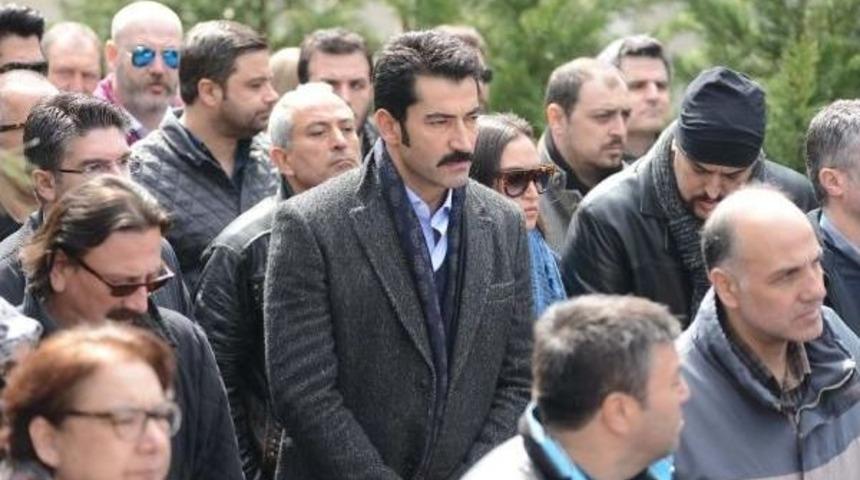 Kansere Yenik D&uuml;şen Serta&ccedil; Boztepe'nin Cenazesine &Ccedil;ok Sayıda &Uuml;nl&uuml; Isim Katıldı