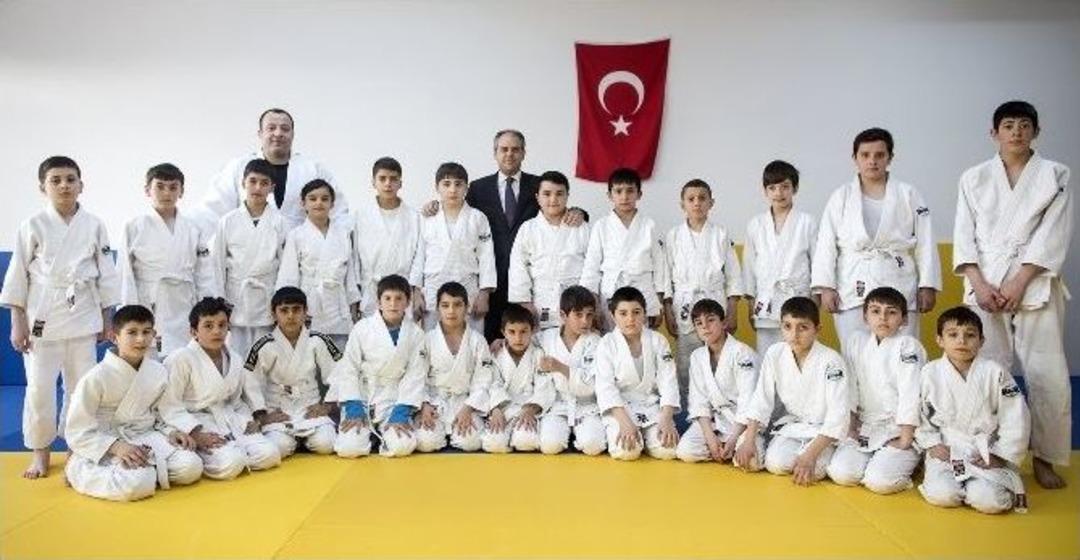 Bakan Kılı&ccedil;, Pursaklar Medine İmam Hatip Ortaokulu&rsquo;nu Ziyaret Etti