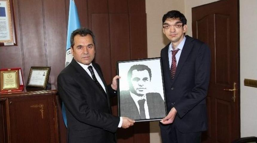 İl Milli Eğitim M&uuml;d&uuml;r&uuml; G&uuml;lay&rsquo;ı Duygulandıran Tablo