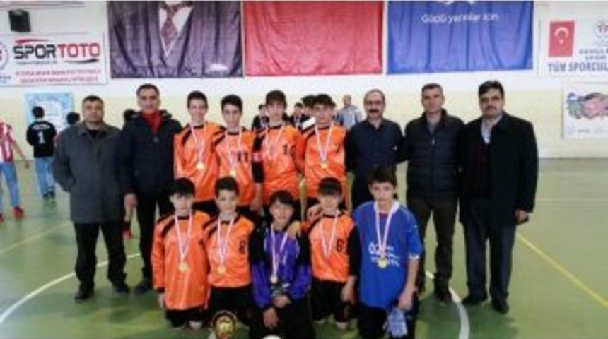 Gazi Ortaokulu Futsal Takımı Finallere Katılacak