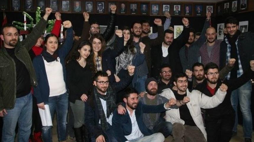 Chp&rsquo;li Gen&ccedil;ler Parti Binasının İşgaline Son Verdi