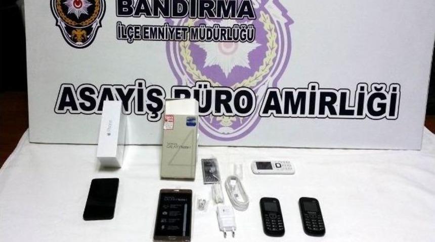 Kredi Afişleriyle Vatandaşları Dolandıran Zanlılar Yakalandı