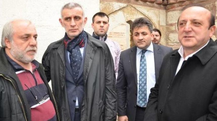 Trabzonspor Kul&uuml;b&uuml; Başkanı Hacıosmanoğlu, Gebze'de Akrabasının Cenazesine Katıldı