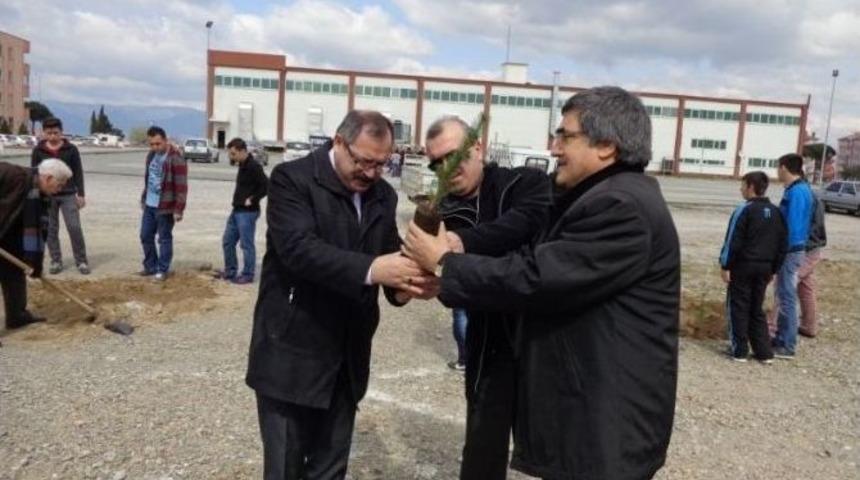 Burhaniye&rsquo;de Şehitler İ&ccedil;in Ağa&ccedil; Dikildi