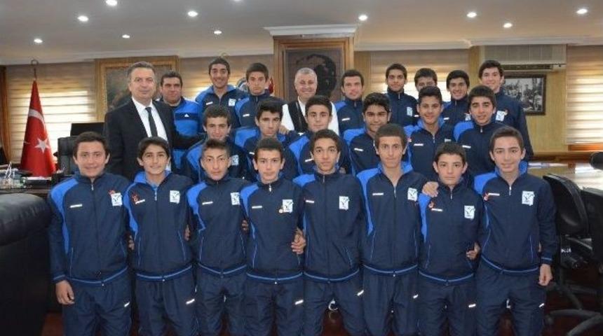 Başkan Ş&uuml;kr&uuml; S&ouml;zen&rsquo;den Başarılı Sporculara &Ouml;d&uuml;l