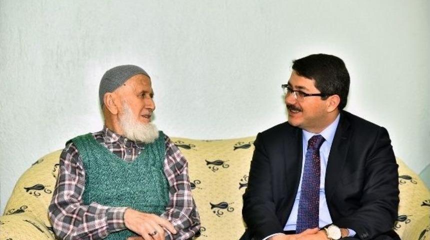 Başkan &Ccedil;elik Yaşlıları Unutmadı