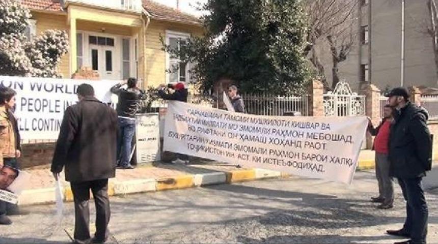 Tacikistan Başkonsolosluğu &Ouml;n&uuml;nde Kuvatov Protestosu