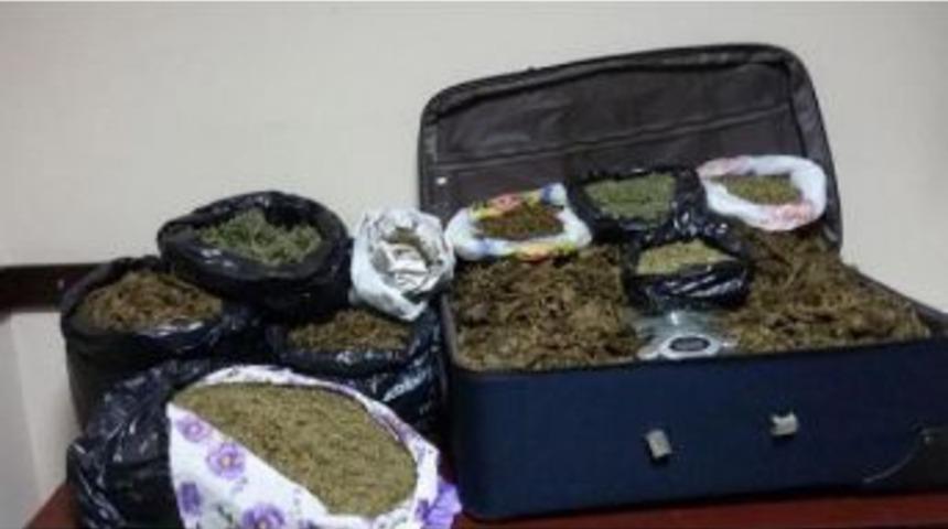 Kamyonette 24 Kilo Esrar Ele Ge&ccedil;irildi