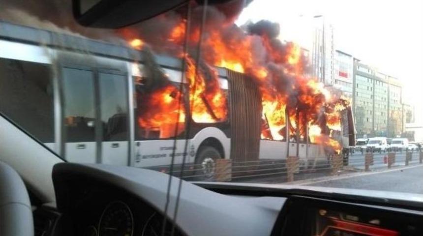 Metrob&uuml;s Alev Topuna D&ouml;nd&uuml;
