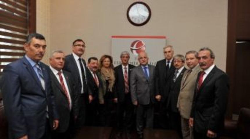 T&uuml;rkiye Muhtarlar Derneği Eskişehir Şubesi&rsquo;nden Vali Tuna&rsquo;ya Ziyaret