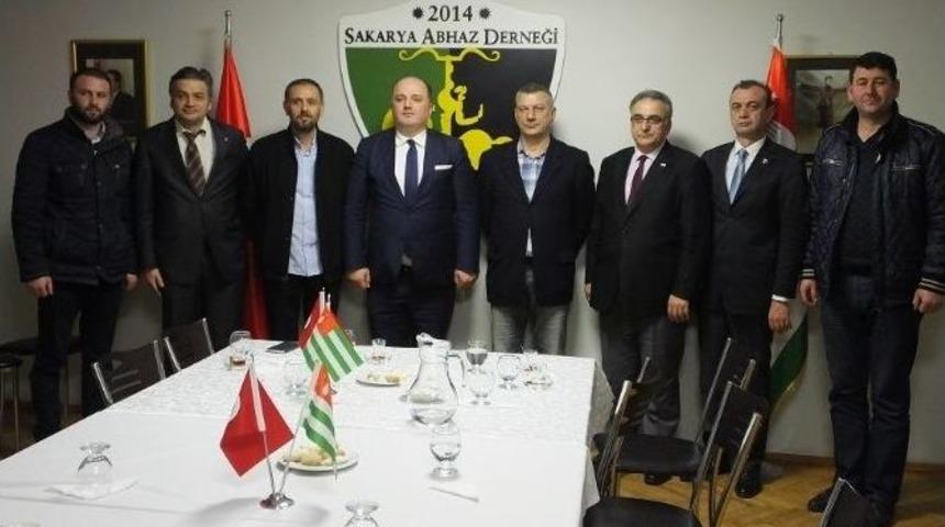 Aday Adayı Sara&ccedil; Abhaz Derneğini Ziyaret Etti