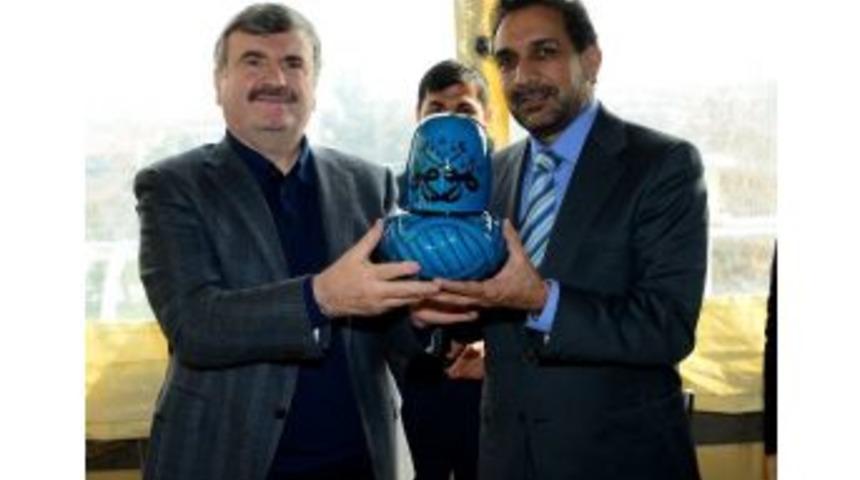 Afganistan İle Dostluk Bağları Kuvvetleniyor