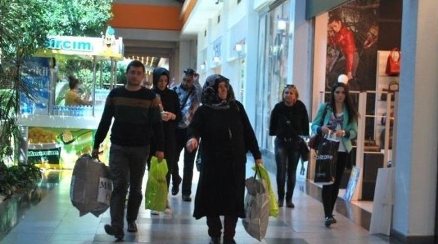 Alışveriş Merkezleri İranlı Turistlerle G&uuml;ld&uuml;