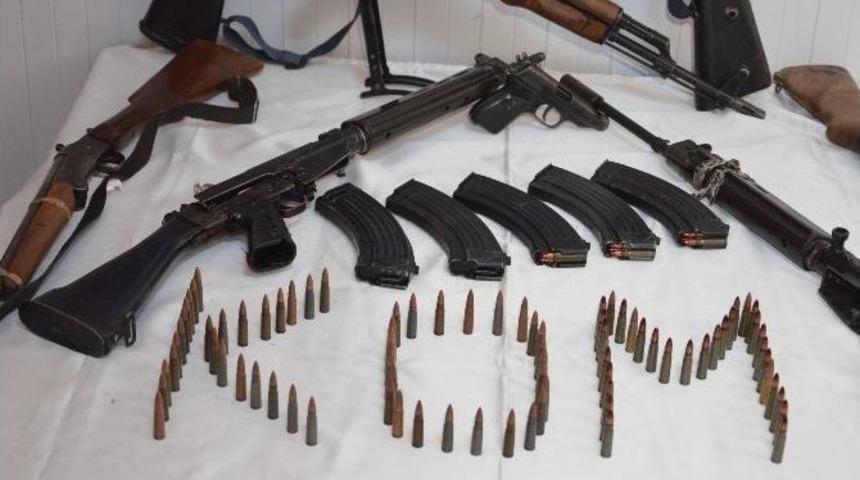 Viranşehir&rsquo;de Şafak Operasyonu: 5 G&ouml;zaltı