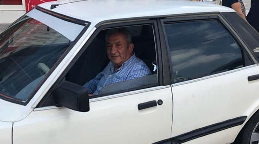 30 yıl &ouml;nce sattığı arabasını geri aldı