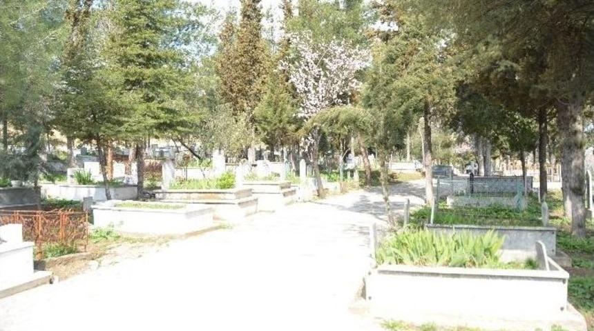 Mezarlıklar M&uuml;d&uuml;rl&uuml;ğ&uuml;nde &Ccedil;alışan İş&ccedil;iler İ&ccedil;in Ek Hizmet Binası Yapıldı