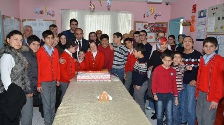 Başkan &Uuml;z&uuml;lmez, Down Sendromu &Ccedil;ocukları Unutmadı
