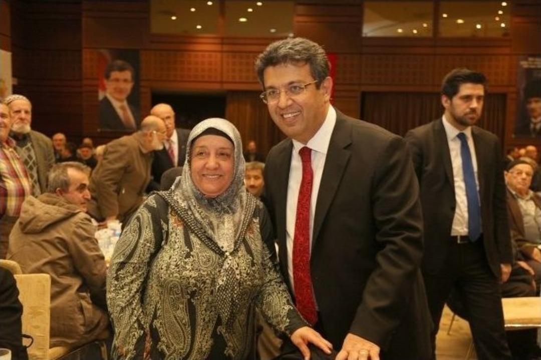 Minikler, Dede Ve Nineleriyle &Ccedil;i&ccedil;ek Ve Sebze Ekti