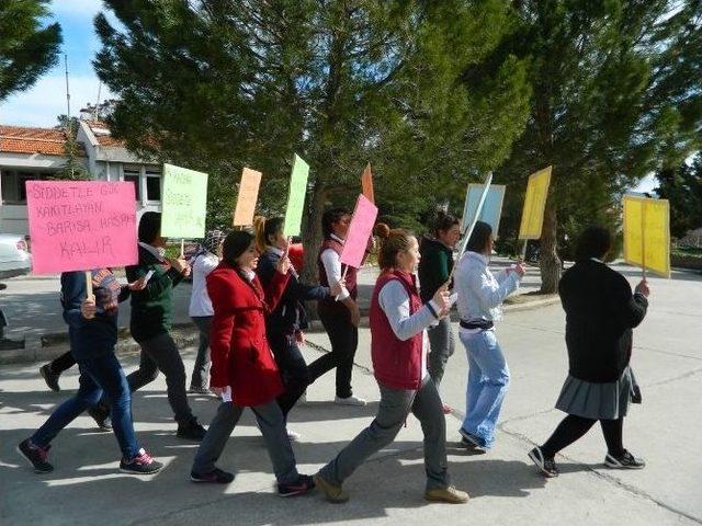 Öğrencilerden ’kadına Şiddete Hayır’ Programı