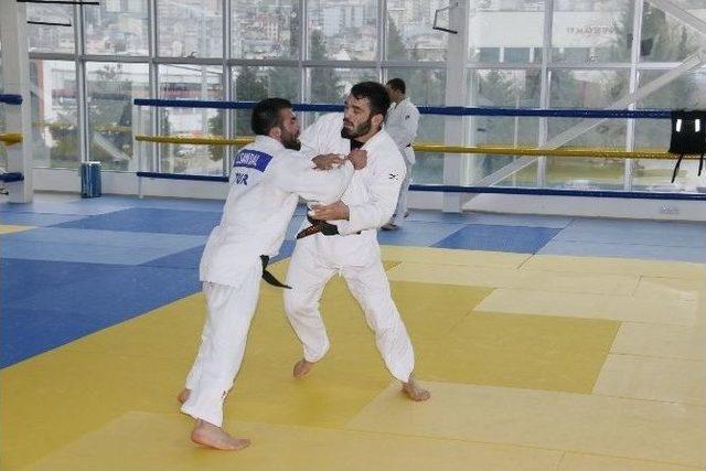 Tohm Judo Salonuna Ülkelerden Övgü