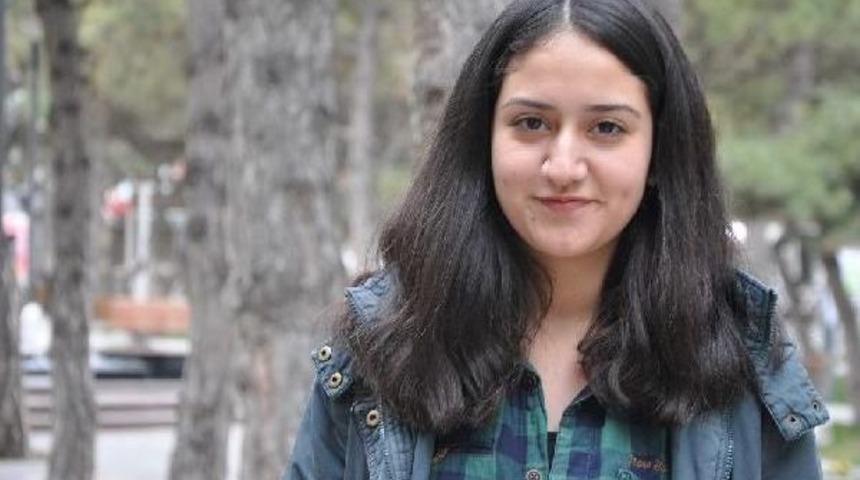 Liseli Asena, Mehmet Akif Ersoy'dan Esinlenip Şiir &Ouml;d&uuml;l&uuml; Parayı Almadı