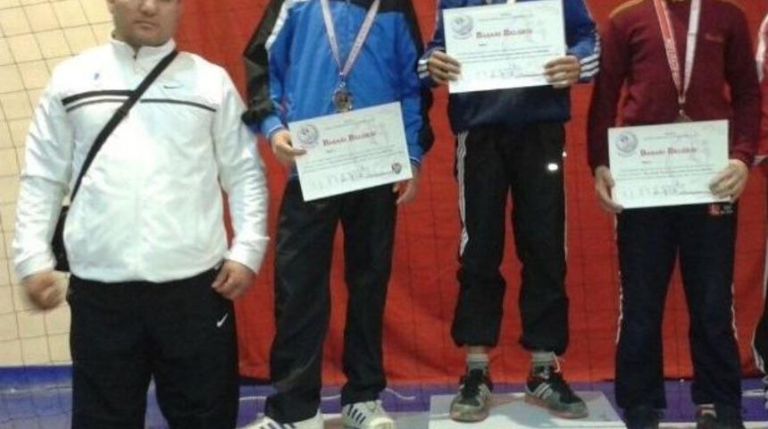 Yunusemre Belediyespor G&uuml;reş Takımı&rsquo;ndan B&uuml;y&uuml;k Başarı