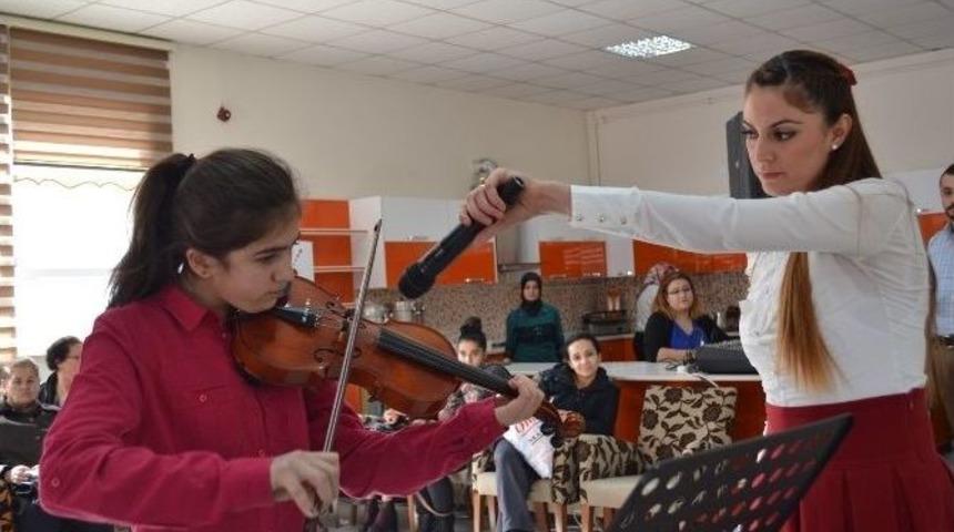 İstiklal Marşı Okuma Yarışması D&uuml;zenlendi