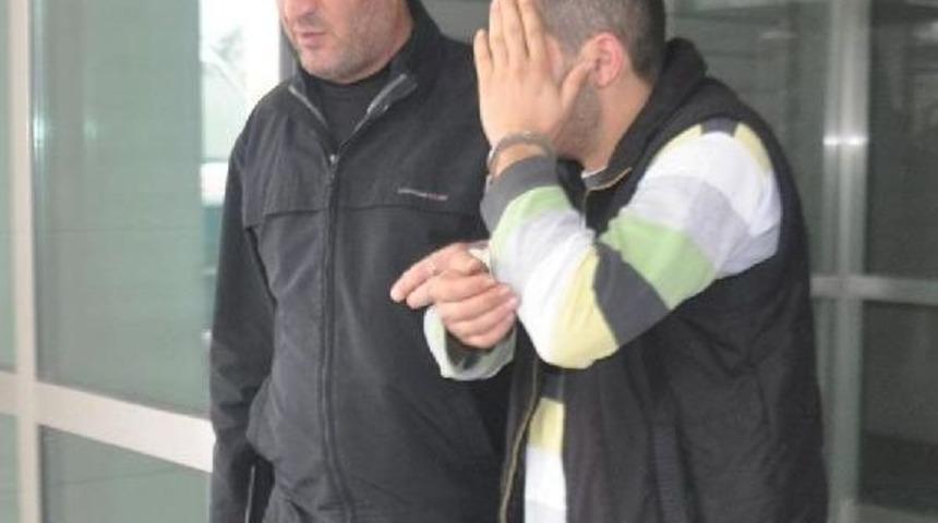 Girdiği D&ouml;rd&uuml;nc&uuml; Marketten Kaşar Peyniri &Ccedil;alarken Yakalandı