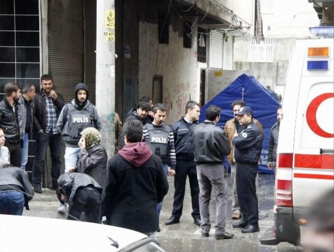 T&uuml;p Patlaması Sonucu Panikleyen Kadın Balkondan Atladı