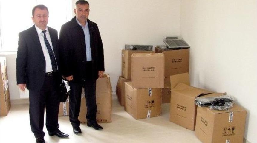&Ouml;ğrencilere 53 Adet Bilgisayar Yardımı