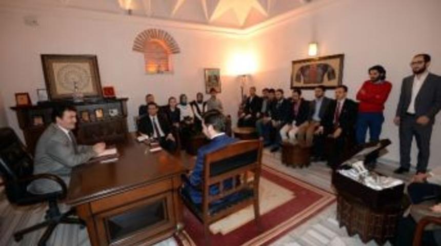 D&uuml;ndar Ak Gen&ccedil;lerle Buluştu