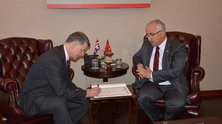 B&uuml;y&uuml;kel&ccedil;i Moore; &ldquo;uluslararası Toplumların T&uuml;rkiye&rsquo;ye Teşekk&uuml;r Etmesi Lazım&rdquo;