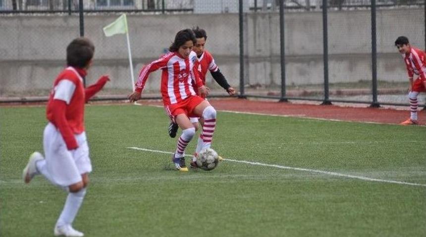Kayserispor&rsquo;un Minik Yeteneği Okul Takımınında Yıldızı
