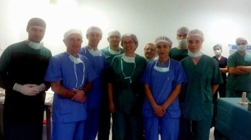 Doğuştan Engelli &Ccedil;ocuğa Biyonik Kulak Yapıldı