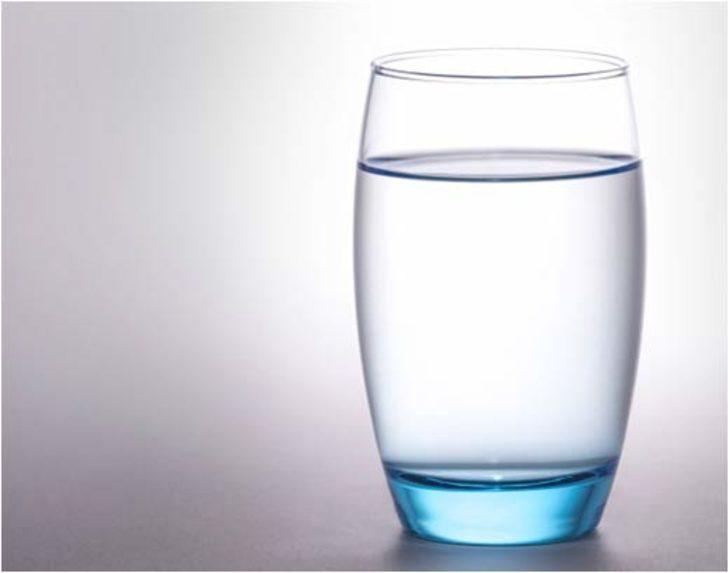  Evde kolayca yapabileceğiniz cam temizleme suyu