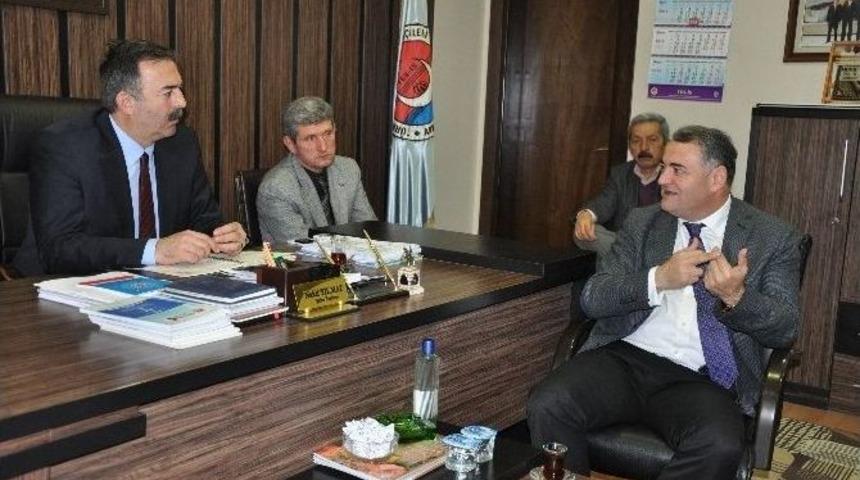 Karanfil, Ziyaretlerine Kaldığı Yerden Devam Ediyor