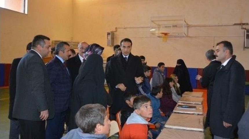 &Ccedil;at Kaymakamlığından Yardım