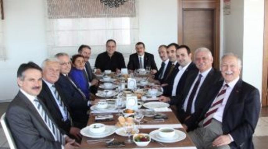 Belediye Başkanı Aksu Partisinin Milletvekili Aday Adaylarıyla Bir Araya Geldi