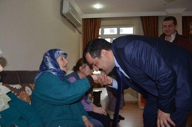 Ak Parti Yaşlıları Unutmadı