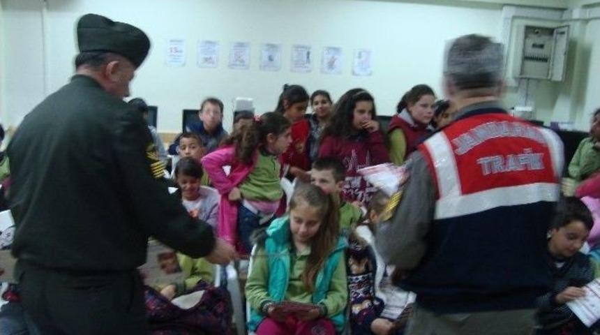 Jandarma’dan Öğrencilere Trafik Dersi