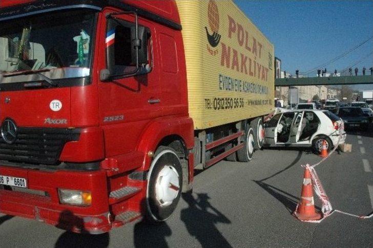 Ankara’da İki Otomobil Kamyona Çarptı: 2 G3