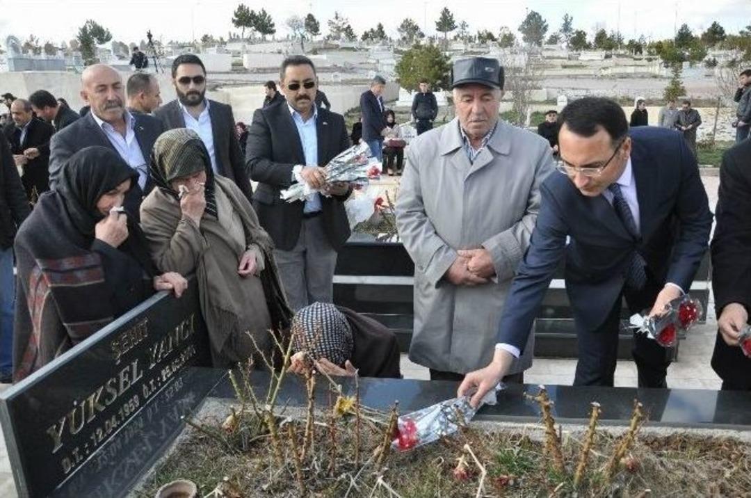 Helikopter Kazasında &Ouml;lenler Mezarı Başında Anıldı