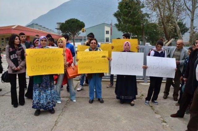 Mahkum Yakınlarından Cezaevi Önünde Eylem