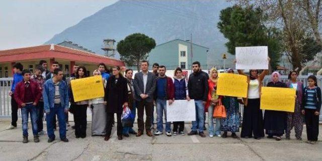 Mahkum Yakınlarından Cezaevi Önünde Eylem