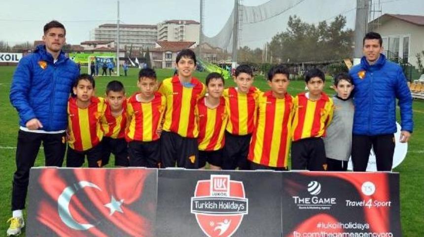 Uluslararası &Ccedil;ocuk Futbol Turnuvası Başladı