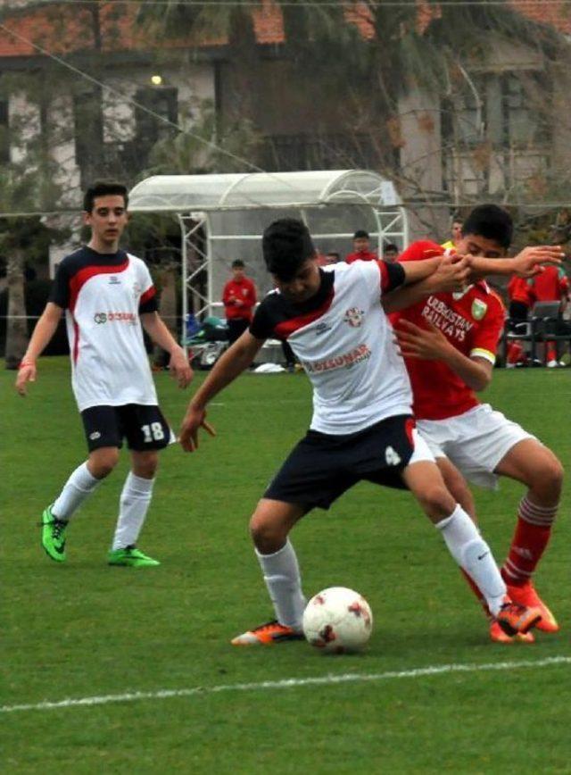 Uluslararası Çocuk Futbol Turnuvası Başladı